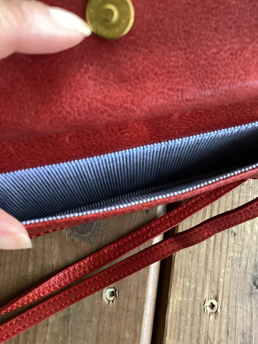OLD TREND LEATHER CONVERTIBLE CROSSBODY BAG IN Red Wallet Cardholder